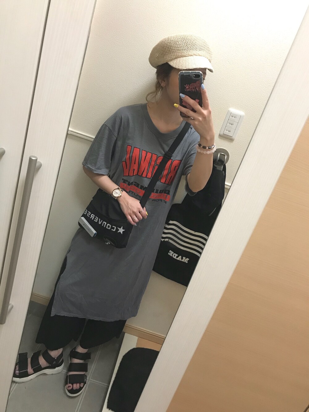 「カジュアルコーデ、大人カジュアル、キャスケット、Tシャツワンピ、プリーツパンツ、スポーツサンダル、夏、おしゃれさんと繋がりたい、沖縄」｜「Heatherのザツザイキャスケット　782394（キャスケット、ベージュ系）」を使った、 は  なさん（レディース・156cm）の夏コーディネートの1枚目の写真