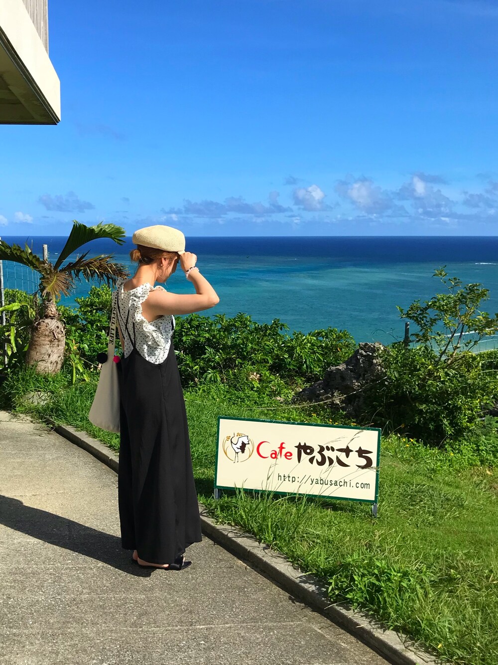 「夏、ドット、オールインワン、キャスケット、imvely、沖縄、Okinawa、南城市、カフェ、おしゃれさんと繋がりたい」｜「Heatherのザツザイキャスケット　782394（キャスケット、ベージュ系）」を使った、 は  なさん（レディース・156cm）の夏コーディネートの1枚目の写真