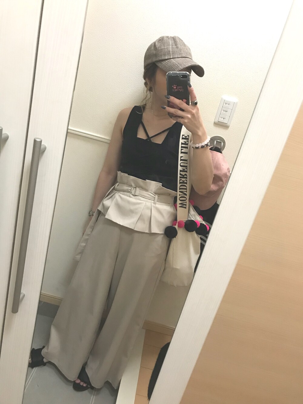 「パンツスタイル、オトナカジュアル、タンクトップ、チェックキャップ、imvely、おしゃれさんと繋がりたい、沖縄」｜「Roseriのアイテム（キャップ、ブラウン系）」を使った、 は  なさん（レディース・156cm）の夏コーディネートの1枚目の写真