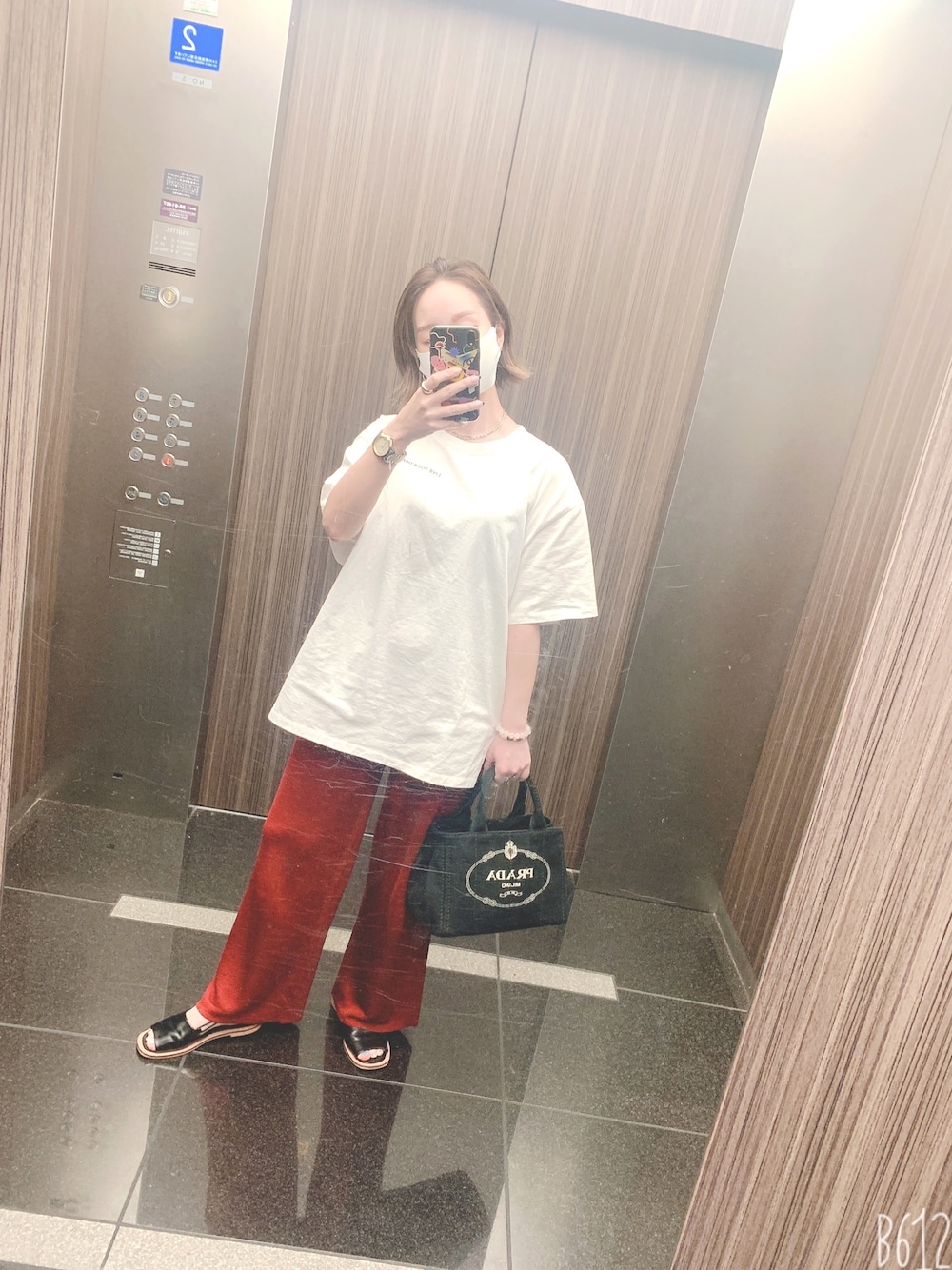 「カジュアル、大人カジュアル、ootd、夏、ロゴT、パンツスタイル、サンダル、PRADA、JEANASiS、沖縄」｜「WEGOのアイテム（Tシャツ/カットソー、ホワイト系）」を使った、 は  なさん（レディース・156cm）の夏コーディネートの1枚目の写真
