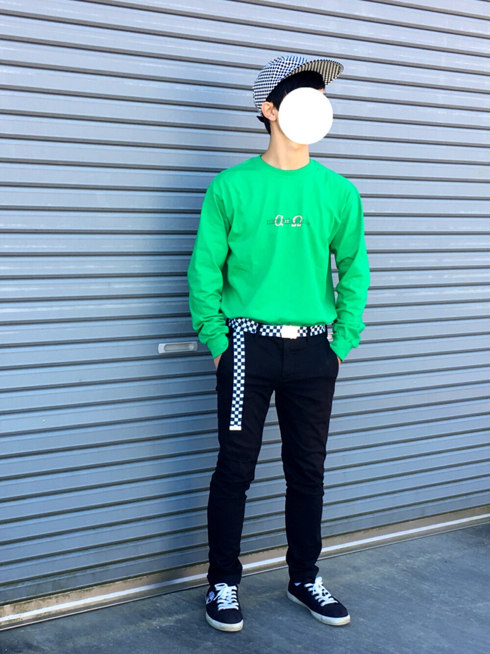 「ガチャベルト、キャップ、グリーン、お洒落さんとつながりたい」｜「NINE RULAZ LINEのナインルーラーズ [Nine Rulaz] - フォト プリントデザイン ロングスリーブ Tシャツ 長袖 [Paradigm Shift L/S Tee]（Tシャツ/カットソー、グリーン系）」を使った、sukaiさん（メンズ・169cm）の冬コーディネートの1枚目の写真