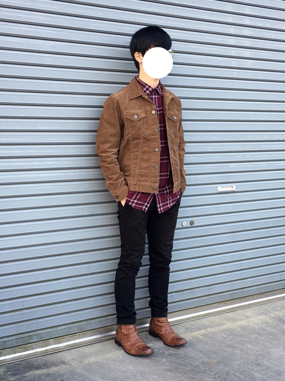 「デニムジャケット、ブーティ、スキニー、おしゃれさんと繋がりたい」｜「UNIQLOのアイテム（デニムジャケット、ブラウン系）」を使った、sukaiさん（メンズ・169cm）の冬コーディネートの1枚目の写真