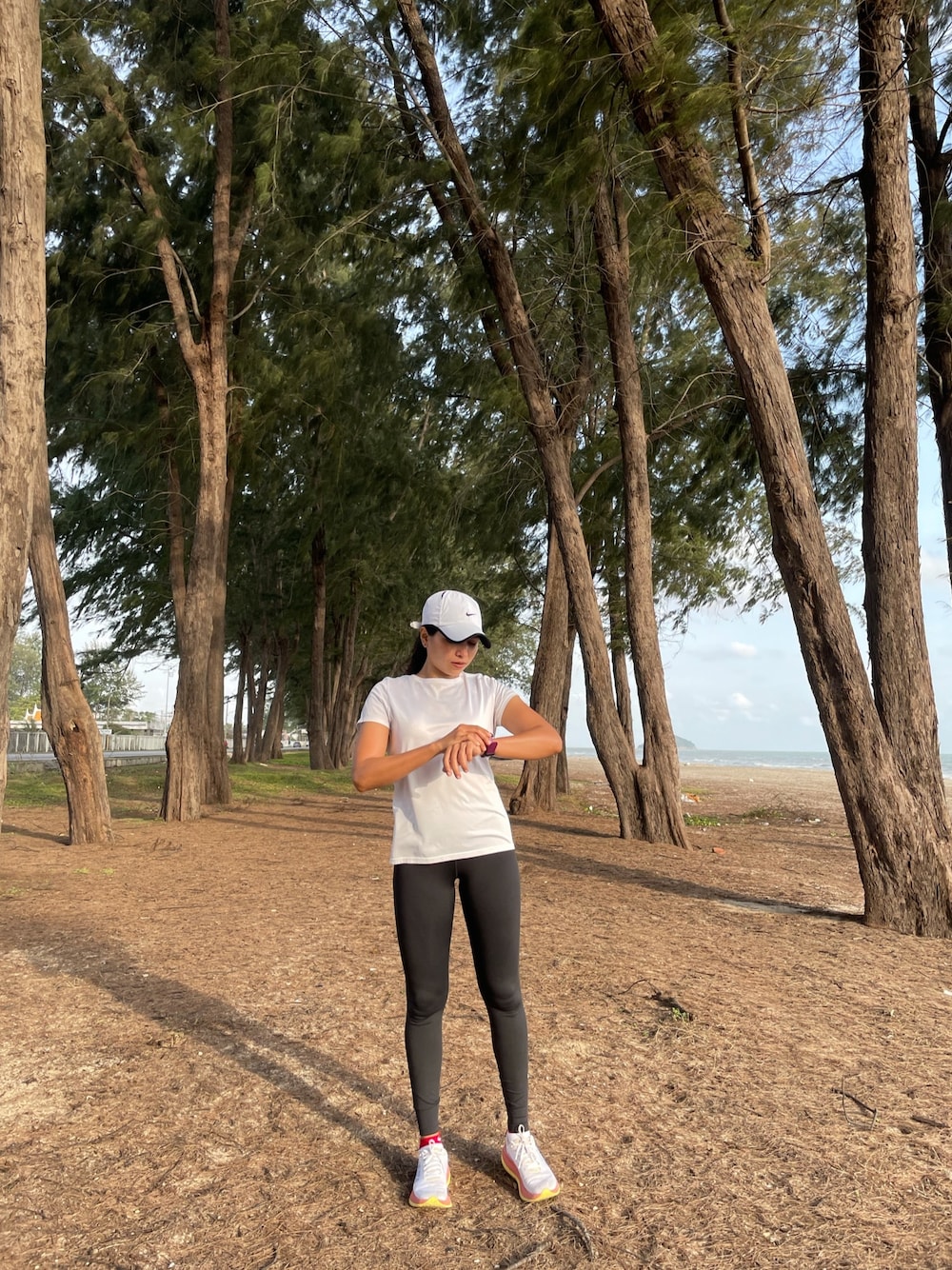 「running、running style」｜「NIKEのアイテム（キャップ、ホワイト系）」を使った、pHaiyokさん（レディース・158cm）の春コーディネートの1枚目の写真