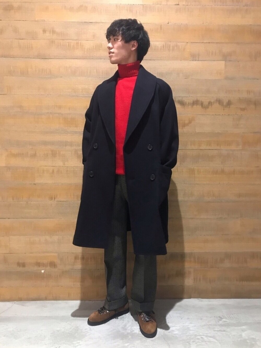 「orcival、morris&sons、pt01、SOLOVIERE、Bshop、Bshopみなとみらい店、キレイめ、ショールカラー、ロングコート、秋冬コーデ」｜「Morris & Sonsの【MORRIS & SONS】ジーロンラム タートルネックセーター MEN（ニット/セーター、レッド系）」を使った、hagiwaraさん（メンズ・177cm）の秋コーディネートの1枚目の写真