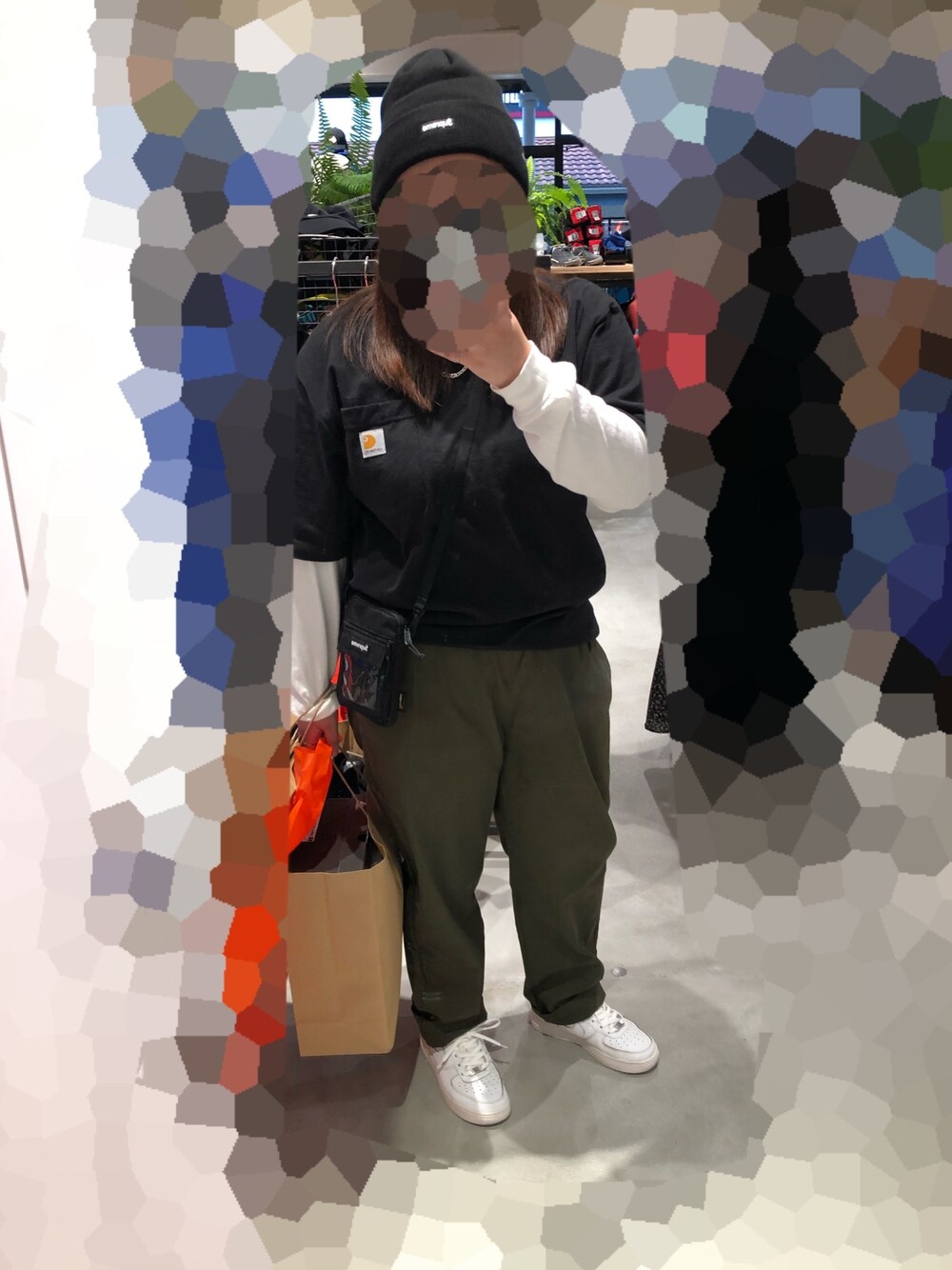 「supreme、carhartt、GU、NIKE、airforce1、休日スタイル、ストリート、ストリートコーデ、おしゃれさんと繋がりたい、スニーカーコーデ」｜「Supreme のアイテム（ニットキャップ/ビーニー、ブラック系）」を使った、kaedeさん（レディース・156cm）の秋コーディネートの1枚目の写真