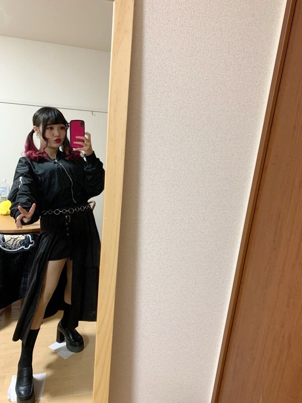 「黒、black」｜「GRLの厚底ボリュームローファー（ローファー、ブラック系）」を使った、ミニスカの人さん（レディース・158cm）の冬コーディネートの1枚目の写真
