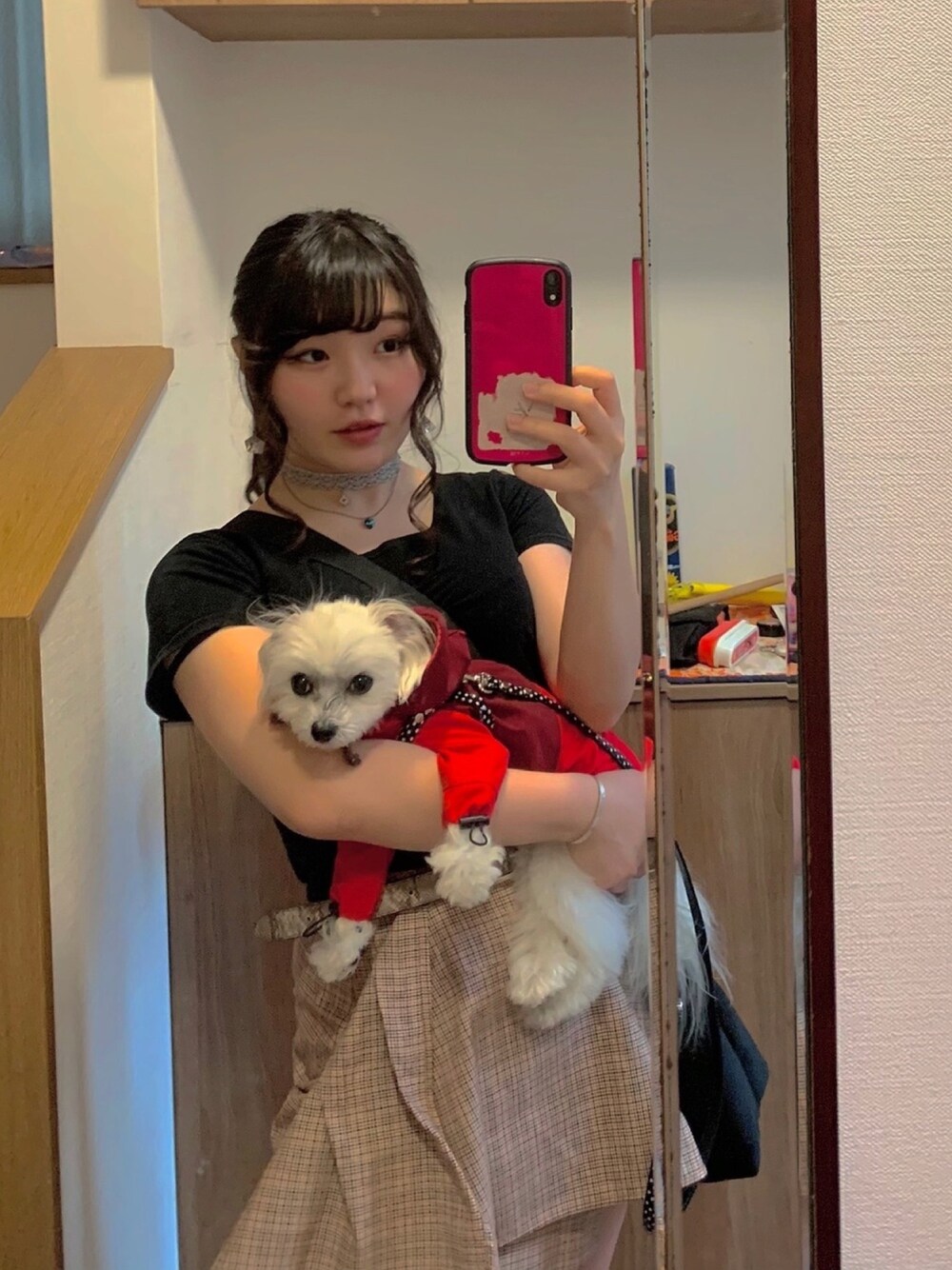 「summer、ミニスカート、夏コーデ」｜「夢展望の綿混ストレッチＵネックｏｒＶネックショート丈ちびＴシャツ（Tシャツ/カットソー、ブラック系）」を使った、ミニスカの人さん（レディース・158cm）の春コーディネートの1枚目の写真