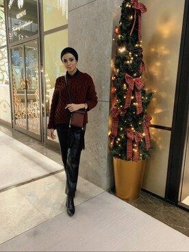 「PRADA（プラダ）のアイテム（パーカー）」を使った、gulcekilicさん（レディース・168cm）の冬コーディネート