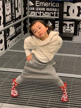 「アイテム（ダウンベスト）」を使った、Angela Yeungさん（キッズ・100cm）の冬コーディネート