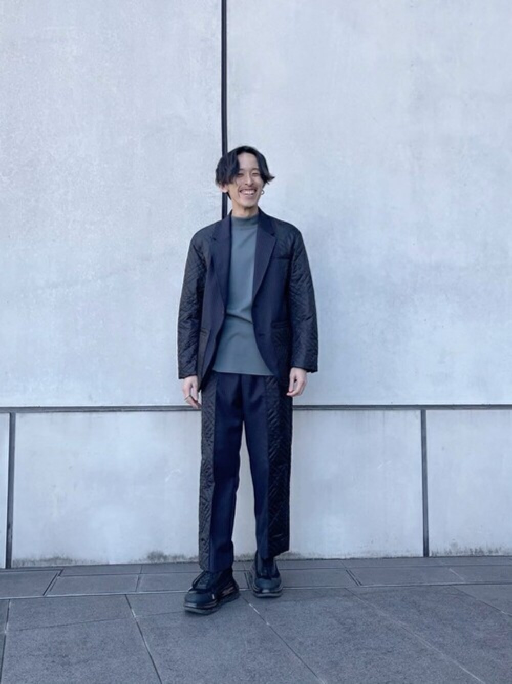 「#チェック、#セットアップ、#スニーカー、#コーディネート、#靴、#フォーマル、#冬コーデ、#コーデ、#セットアップコーデ、#エレガント」｜「UNITED TOKYOのシェットランドウールキルトスラックス/セットアップ（スラックス、ブルー系）」を使った、ヤマムラ カズヤさん（メンズ・175cm）の冬コーディネートの1枚目の写真