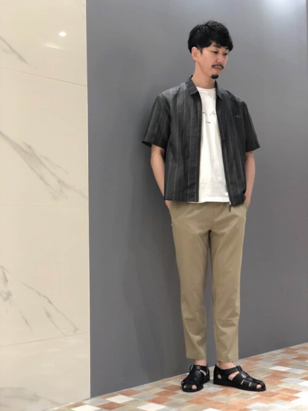 「ストライプシャツ、Paraboot、夏コーデ、abahouse、30代、オトナカジュアル、グルカサンダル、180cm、シェフパンツ、180cm以上」｜「ABAHOUSEの【セットアップ対応】キュプラリネンZIPシャツ（シャツ/ブラウス、グリーン系）」を使った、ONDAさん（メンズ・183cm）の夏コーディネートの1枚目の写真