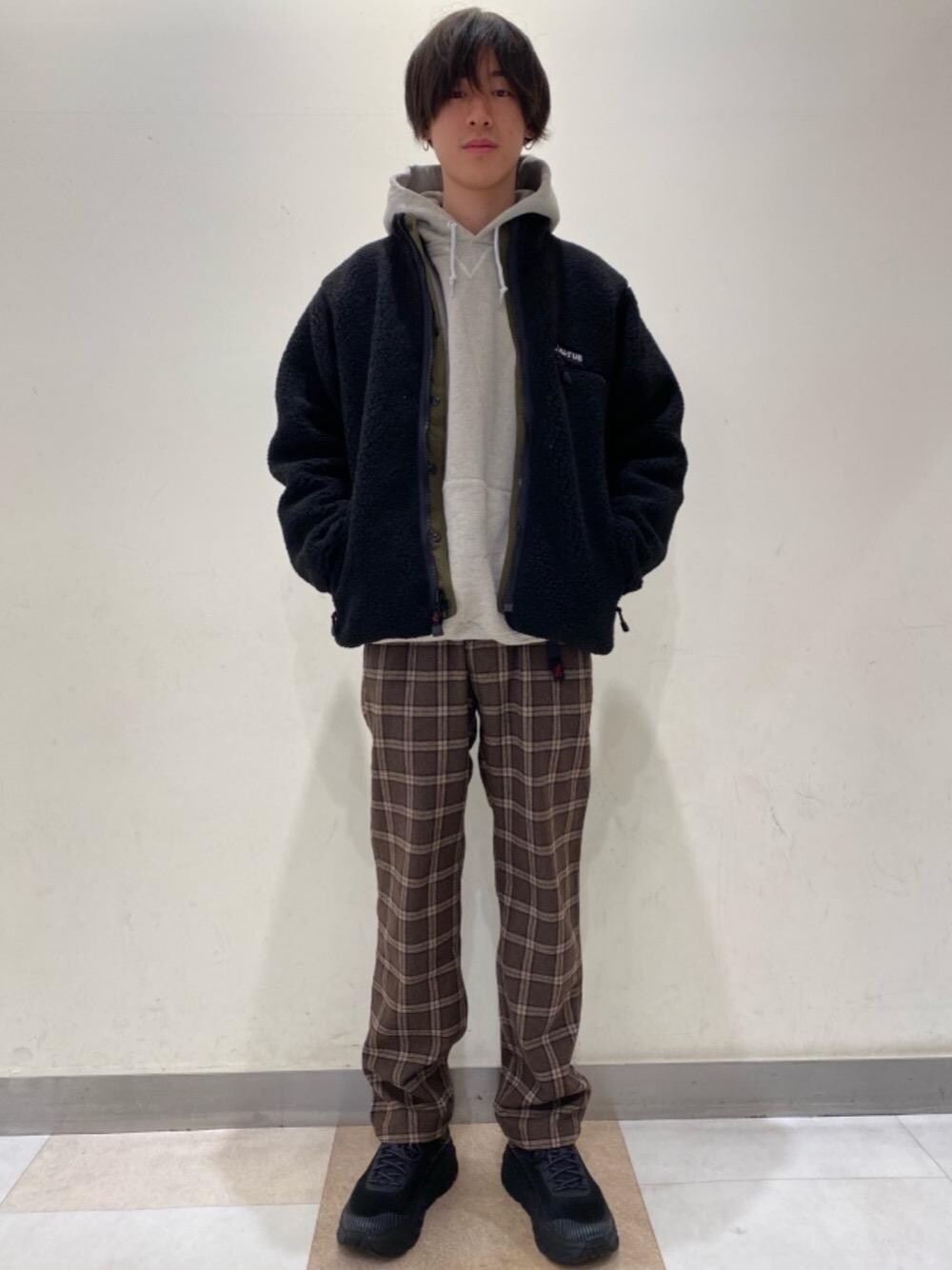 「カラーパンツ、大人カジュアル、遊び心のあるJacket Style、一押しのアウタースタイル、秋冬に気になるボアアイテム」｜「HOKAの[ ホカ オネオネ ] ★ HOKA ONE ONE ボンダイ 7 ランニング シューズ スニーカー（スニーカー、ブラック系）」を使った、morita_tさん（メンズ・177cm）の冬コーディネートの1枚目の写真