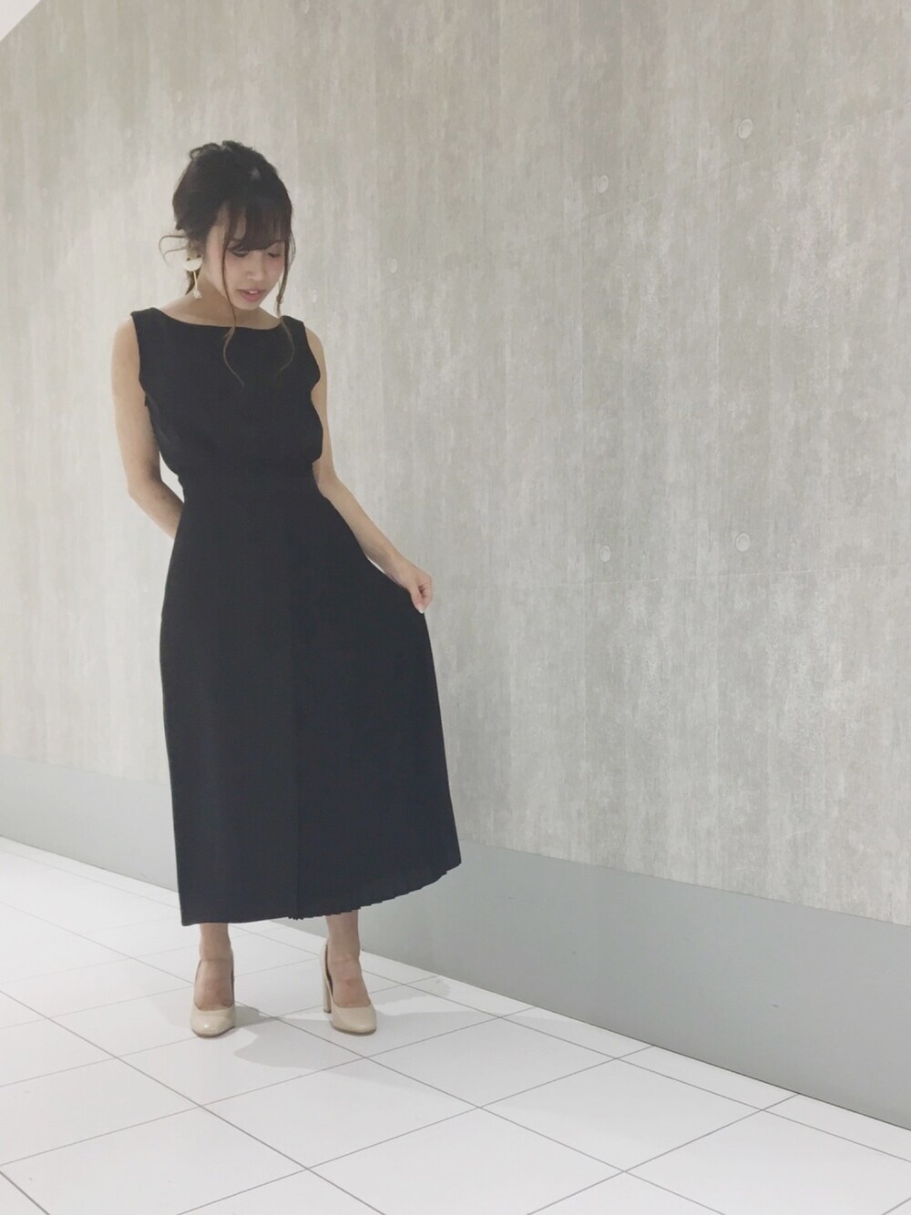 「オケージョン、結婚式二次会スタイル、結婚式、ロンパース、キレイめ、マーキュリーデュオ(MERCURYDUO)、広島、広島パルコ」｜「MERCURYDUOのBACKリボンロンパース（サロペット/オーバーオール、ブラック系）」を使った、和田ありささん（レディース・153cm）の夏コーディネートの1枚目の写真