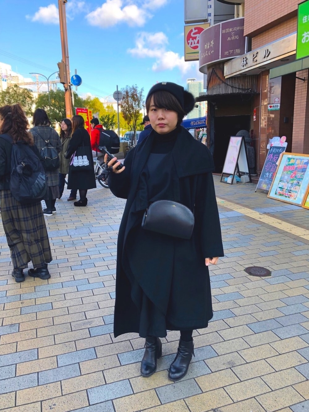 LIMI feuのトレンチコートを使った人気ファッション