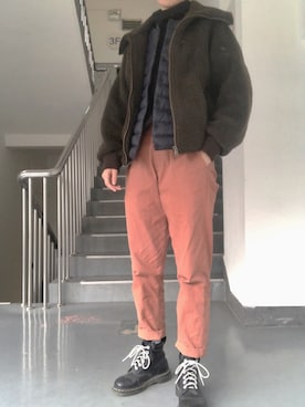 「アイテム（チノパンツ、オレンジ系）」を使った、丁几何さん（メンズ・165cm）の春コーディネート