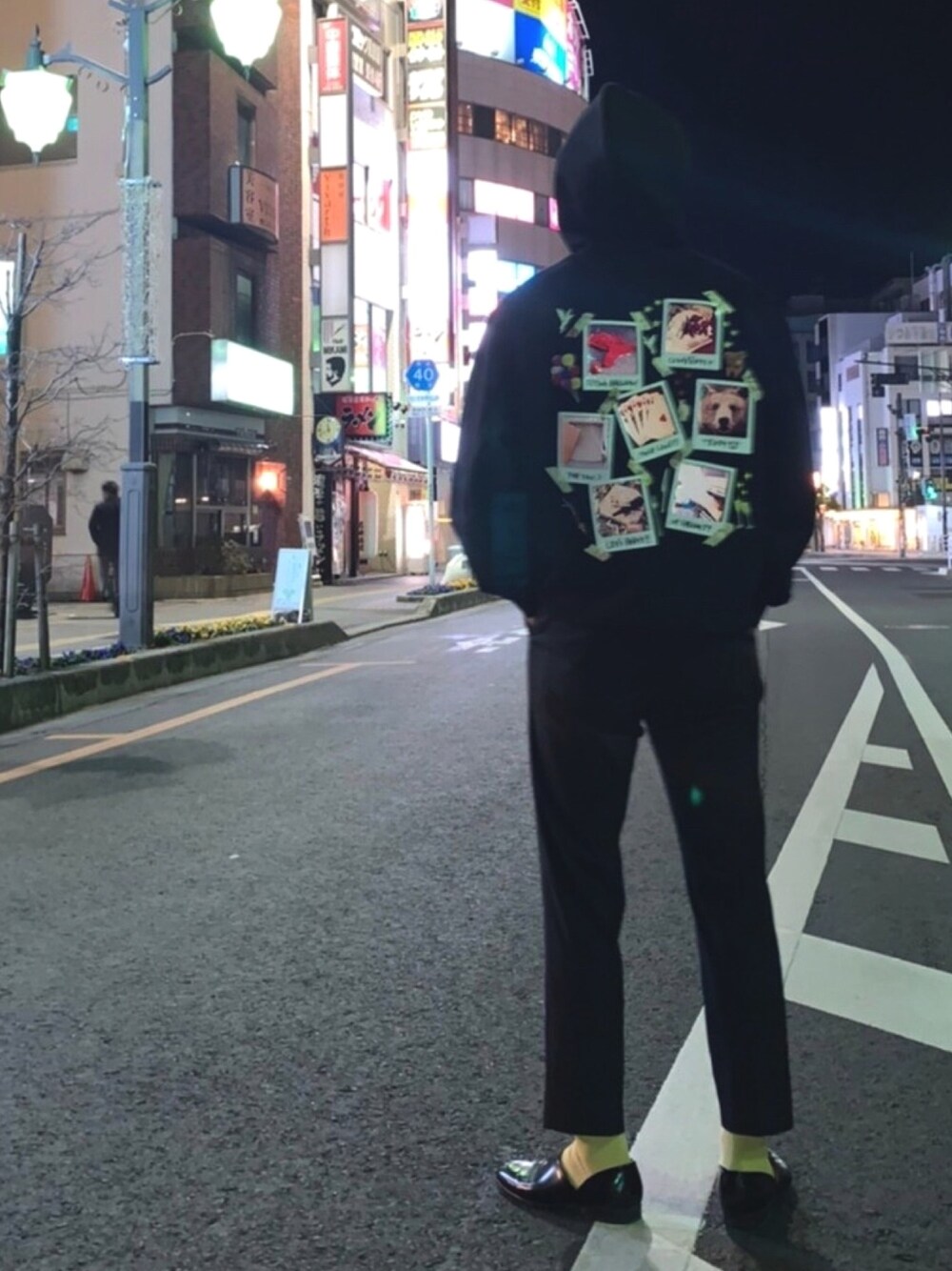 「春コーデ、シンプルコーデ、黒コーデ、パーカー」｜「doubletのアイテム（その他アウター、ブラック系）」を使った、こさん（メンズ・171cm）の冬コーディネートの1枚目の写真