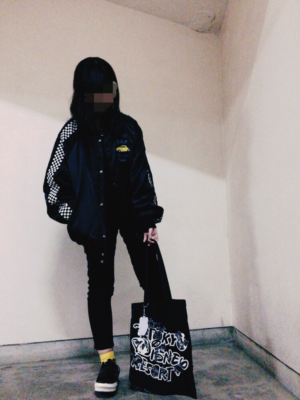 「ブラック、シンプル、モノトーン、プチプラコーデ、used、ディズニー、ootd、黒」｜「Usedのアイテム（スタジャン、ブラック系）」を使った、☁☂﻿m⃒i⃒y⃒u⃒☂﻿☁　　さん（レディース・157cm）の冬コーディネートの1枚目の写真