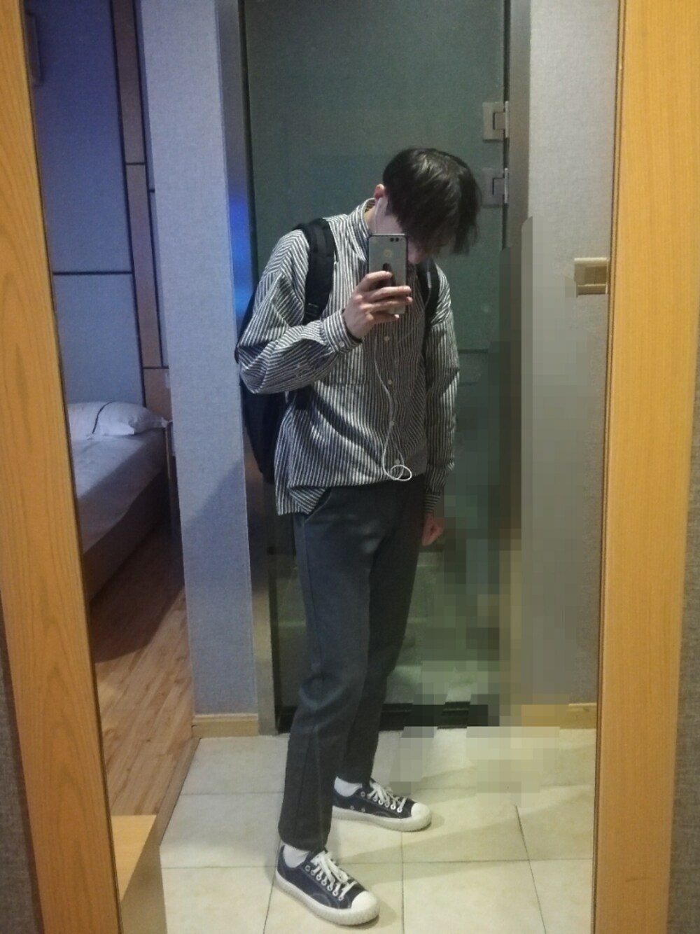 「日系极简、休闲」｜「Herschel Supplyのアイテム（バックパック/リュック、ブラック系）」を使った、ssshawnさん（メンズ・175cm）の秋コーディネートの1枚目の写真