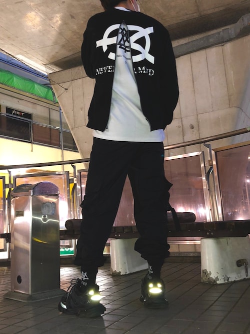 OY（オーワイ）の「リミテッド背中ZIPカッティングトレーナー