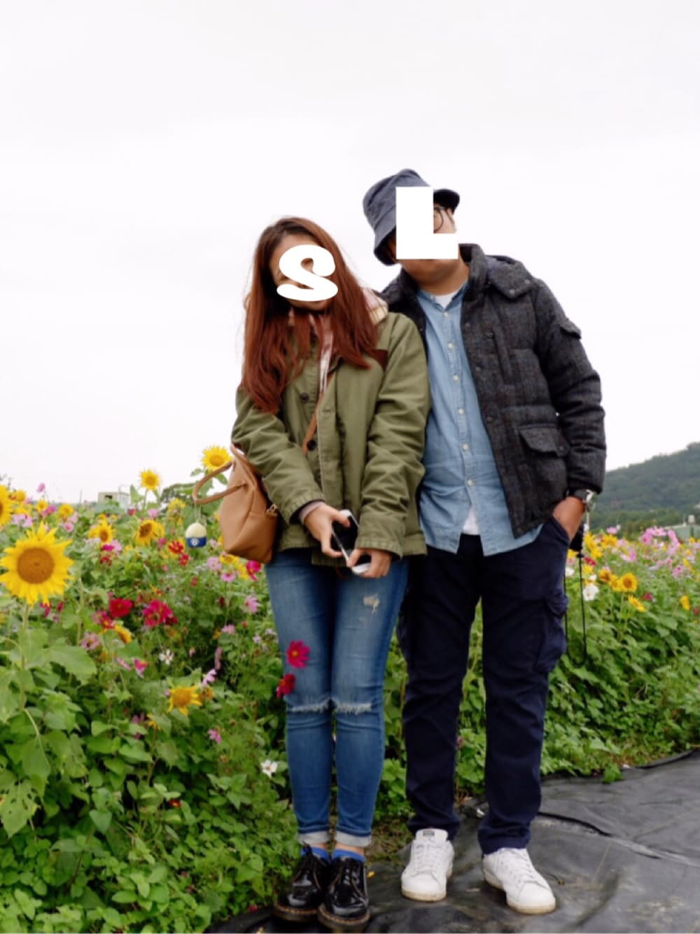 「秋冬、休日スタイル、黒、Dr.Martens、stan smith、Fossil、UNIQLO、New Balance」｜「NEW BALANCEのアイテム（トップス、ピンク系）」を使った、Luke&Stopnessさん（メンズ・179cm）の秋コーディネートの1枚目の写真