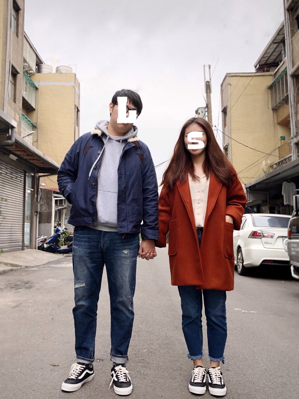 「冬コーデ、オトナカジュアル、couple、VANS、STYLE36、winter、UNIQLO、GU」｜「UNIQLOのストレッチスキニーフィットテーパードダメージジーンズ（デニムパンツ、ブルー系）」を使った、Luke&Stopnessさん（メンズ・180cm）の冬コーディネートの1枚目の写真