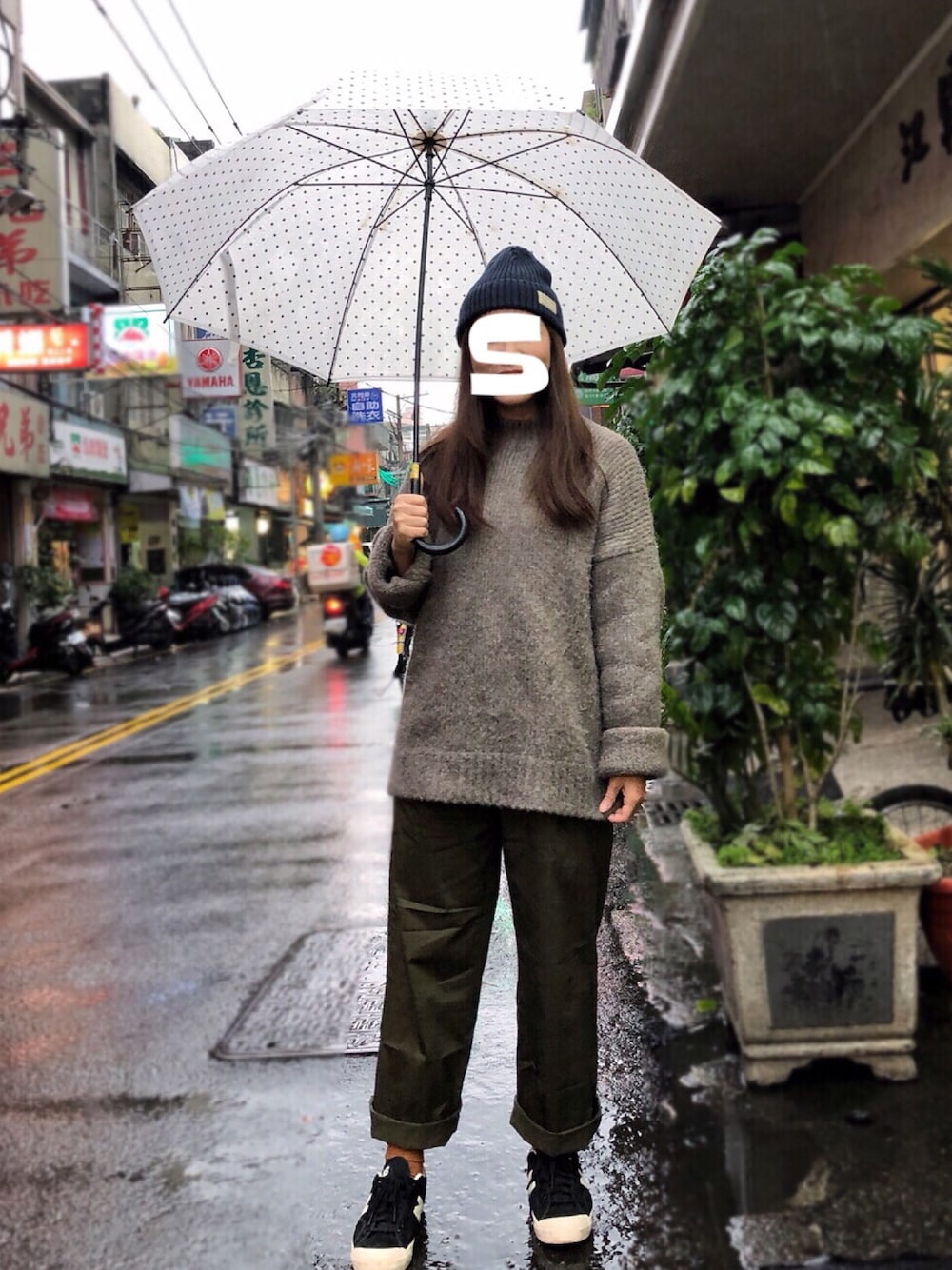 「大人カジュアル、冬、オトナ女子、GU、UNIQLO、New Balance、ootd、winter」｜「UNIQLOのハイウエストチノワイドパンツ（丈標準69～71cm）（その他パンツ、グリーン系）」を使った、Luke&Stopnessさん（レディース・161cm）の冬コーディネートの1枚目の写真