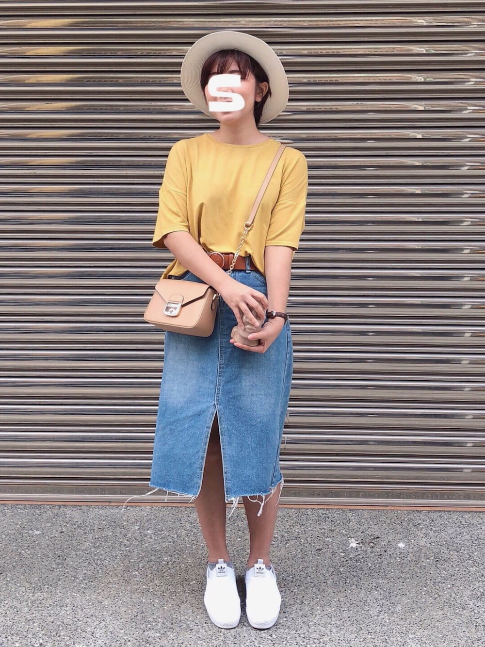 「今日のコーデ、シンプル、outfit、spring、adidas、Meier.Q、LONGCHAMP、Fossil」｜「LONGCHAMPのアイテム（ショルダーバッグ、ベージュ系）」を使った、Luke&Stopnessさん（レディース・161cm）の春コーディネートの1枚目の写真