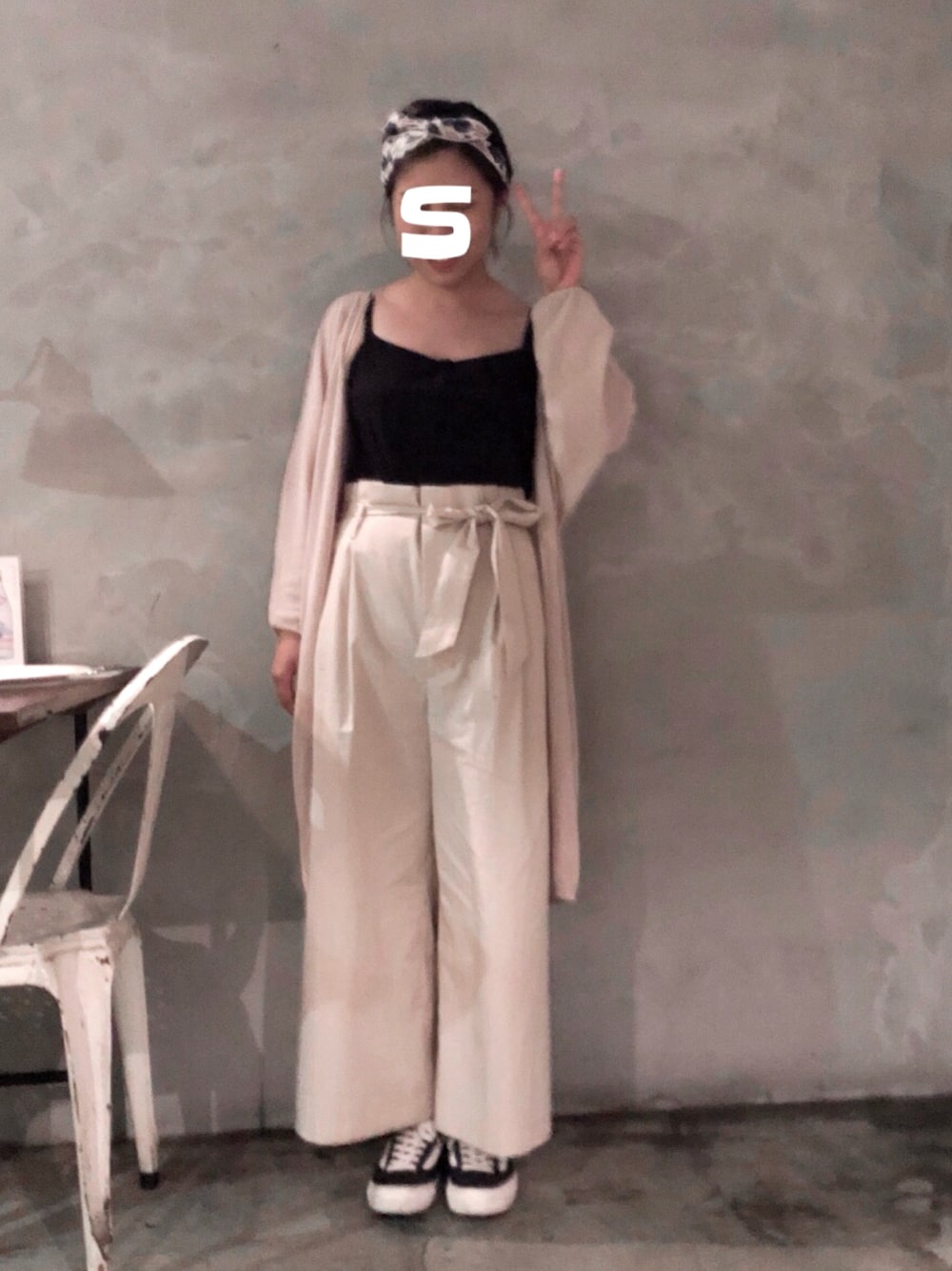 「夏、シンプル、休日スタイル、VANS、black、ZARA」｜「ZARAのアイテム（スラックス、ベージュ系）」を使った、Luke&Stopnessさん（レディース・161cm）の夏コーディネートの1枚目の写真