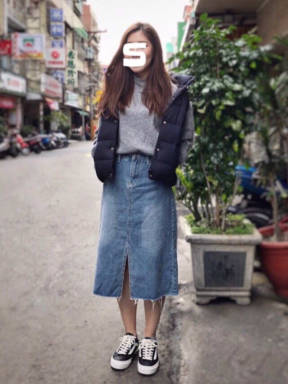 「秋のコーデ、秋冬、ootd、今日のコーデ、denim、VANS、UNQLO、GU」｜「GUのアイテム（ベスト、ブルー系）」を使った、Luke&Stopnessさん（レディース・161cm）の秋コーディネートの1枚目の写真