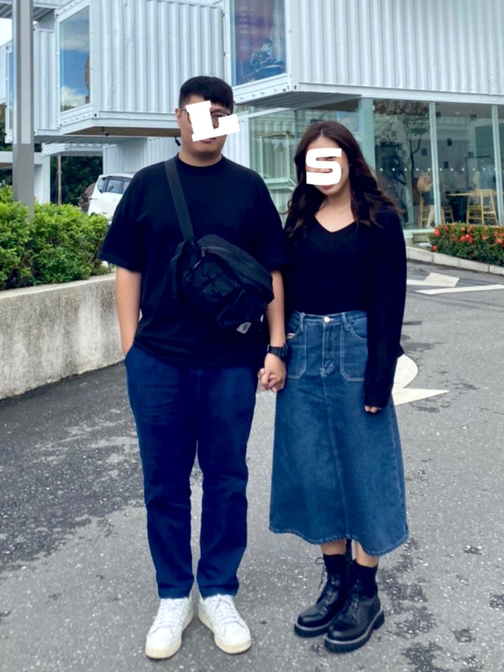 「New Balance、UNIQLO、bloom、carhartt、black、denim」｜「NEW BALANCEのアイテム（シューズ、ホワイト系）」を使った、Luke&Stopnessさん（レディース・161cm）の冬コーディネートの1枚目の写真