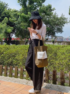 「白いスニーカー」｜「アイテム（パンツ）」を使った、𓇬ℍ𝕒𝕟𝕒𓇬さん（レディース・170cm）の秋コーディネート