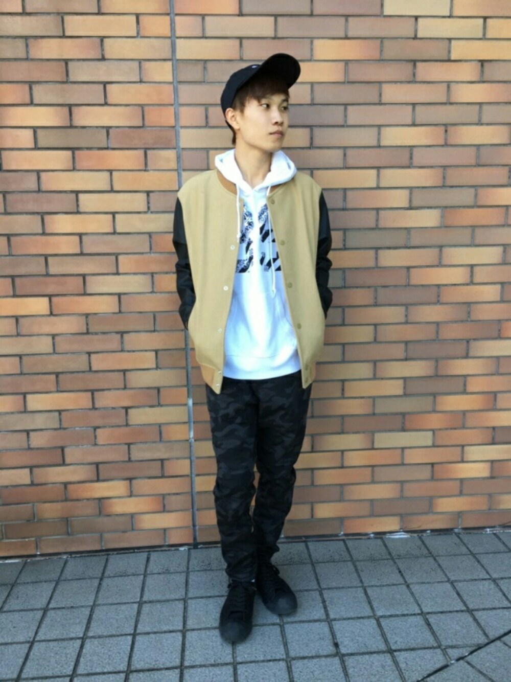 「カジュアル、ジョカーパンツ、スタジャン、スタジャン×パーカー、WEGO」｜「WEGOのアイテム（スタジャン、ベージュ系）」を使った、こるくさん（メンズ・168cm）の冬コーディネートの1枚目の写真