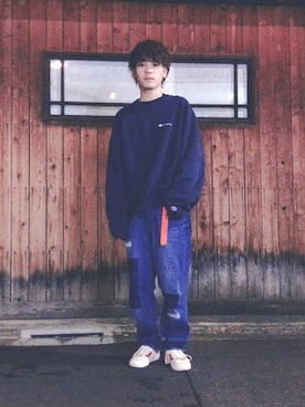 「Champion（チャンピオン）の【Champion/チャンピオン】別注クルーネックスウェット（スウェット、ブルー系）」を使った、増渕駿介さん（メンズ・163cm）の冬コーディネート