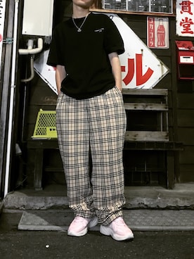 「BURBERRY（バーバリー）のアイテム（パンツ、ベージュ系）」を使った、増渕駿介さん（メンズ・163cm）の春コーディネート