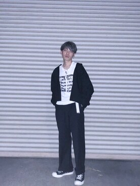 「GIVENCHY（ジバンシイ）のアイテム（Tシャツ/カットソー、ホワイト系）」を使った、増渕駿介さん（メンズ・163cm）の夏コーディネート