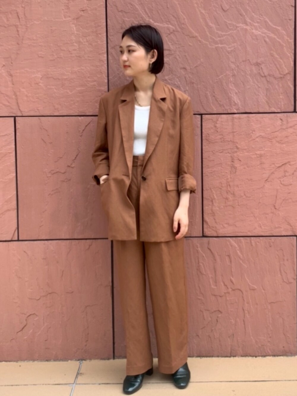 「JOINT WORKSのJW アサRシングルテーラージャケット（テーラードジャケット、ブラウン系）」を使った、mizukiさん（レディース・155cm）の春コーディネートの1枚目の写真