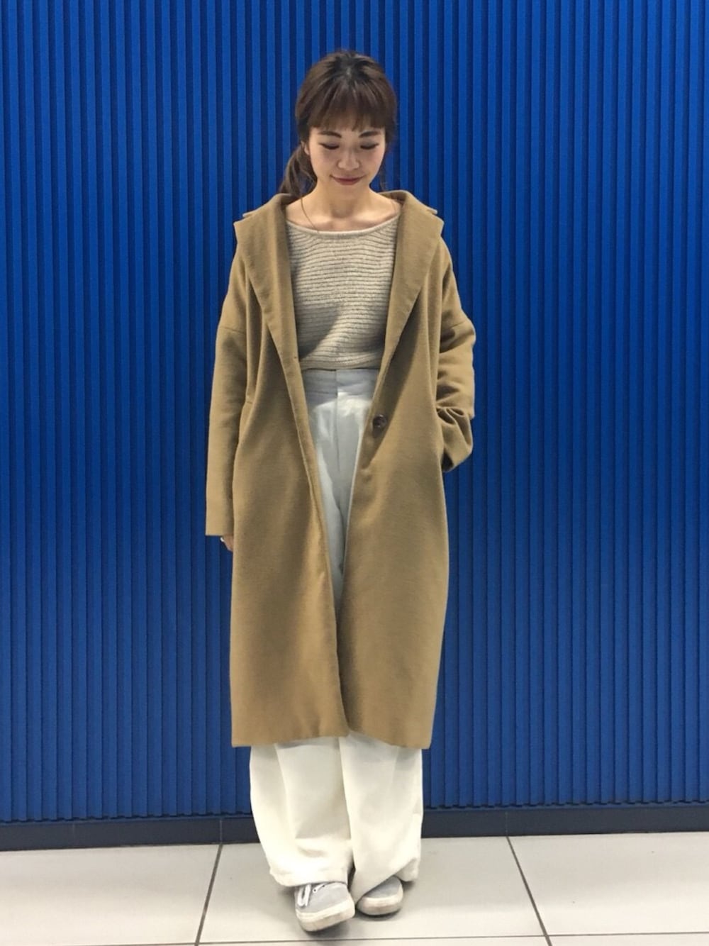 「シンプルコーデ、カジュアル、メチャカリ、プチプラコーデ、冬コーデ、スニーカー、VANS、低身長、ブラウン」｜「earth music&ecologyの【Special Price】●コクーンチェスターロングコート（ジャケット/アウター、ブラウン系）」を使った、seekaさん（レディース・154cm）の冬コーディネートの1枚目の写真