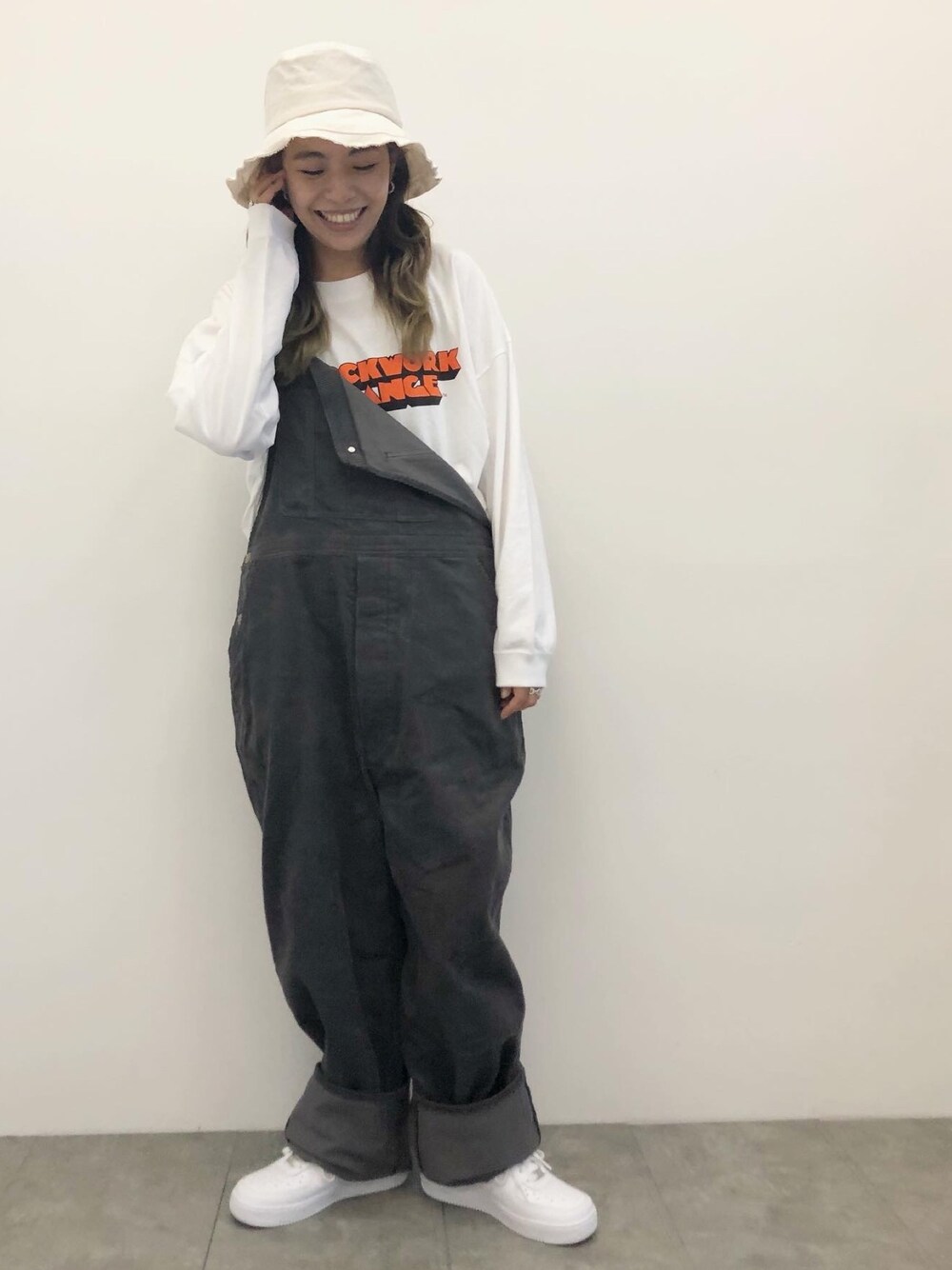 「秋のマイ旬スタイル、今日のコーデ、オーバーサイズ、低身長コーデ、ビッグシルエット、サロペット、コーデュロイ、プリントT」｜「koeの【UNISEX】コーデュロイオーバーオール＊（サロペット/オーバーオール、グレー系）」を使った、seekaさん（レディース・154cm）の秋コーディネートの1枚目の写真