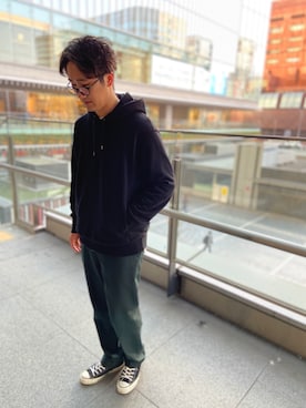 「EDIFICE（エディフィス）のアイテム（チノパンツ）」を使った、ケンヤさん（メンズ・175cm）の春コーディネート