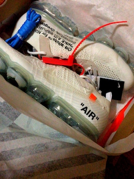 「off white（オフホワイト）のアイテム（スニーカー、ホワイト系）」を使った、coffeemilk.gucciさん（メンズ・171cm）の春コーディネート