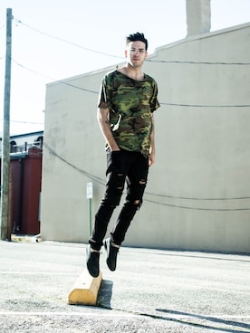 「rag & bone（ラグアンドボーン）のアイテム（デニムパンツ）」を使った、TaZonio Andersonさん（メンズ・183cm）の春コーディネート