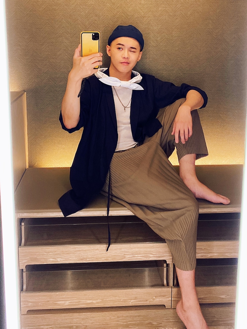 「ootd、三宅一生」｜「JACQUEMUSのアイテム（ファッション雑貨、ホワイト系）」を使った、DeanChinさん（メンズ・178cm）の秋コーディネートの1枚目の写真