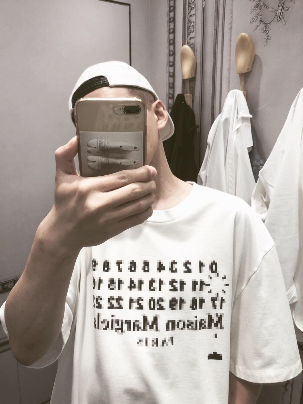 「MaisonMargiela」｜「Maison Margielaのアイテム（Tシャツ/カットソー、ホワイト系）」を使った、DeanChinさん（メンズ・178cm）の秋コーディネートの1枚目の写真