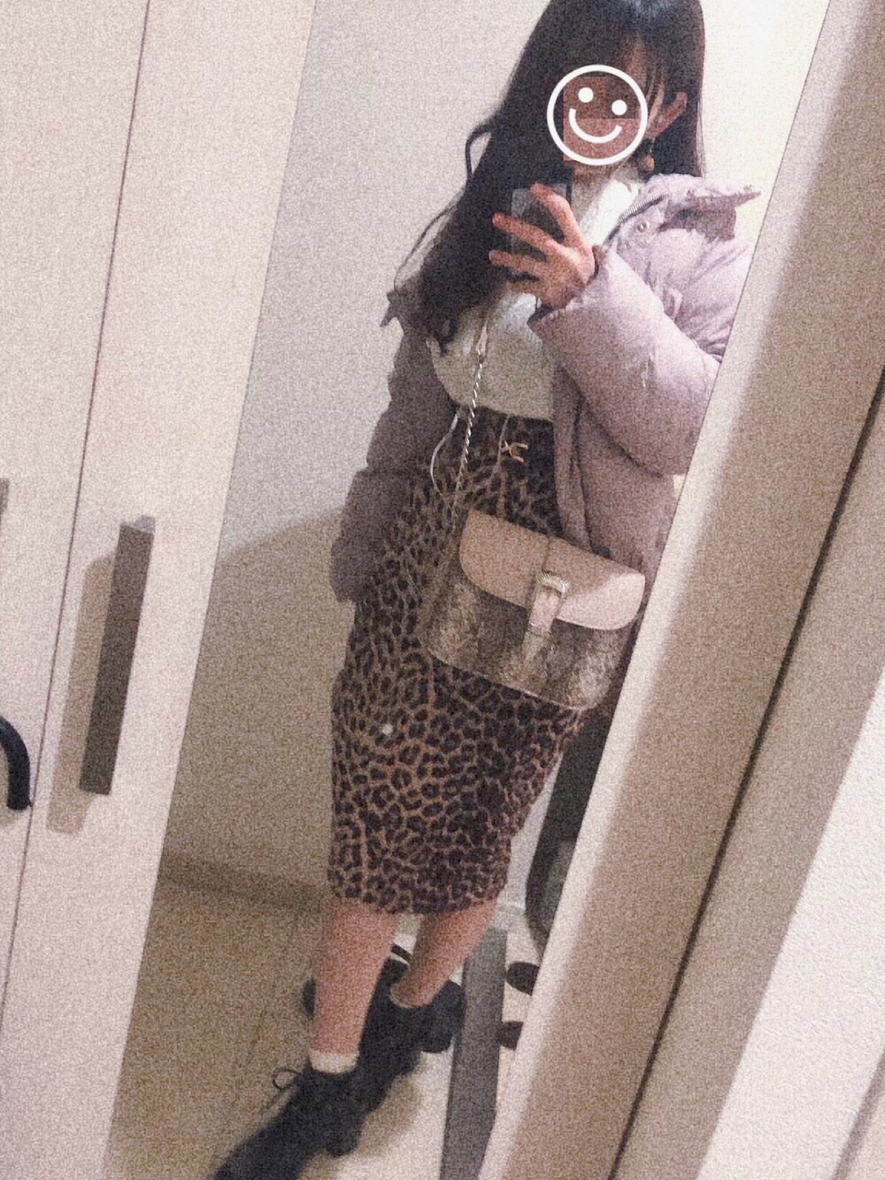 「オトナ女子、低身長コーデ、ひょう柄、ガーリー、いいね、save、フォローお願いします🤑、雨」｜「WEGOのアイテム（ショルダーバッグ、ピンク系）」を使った、おもちさん（レディース・150cm）の冬コーディネートの1枚目の写真