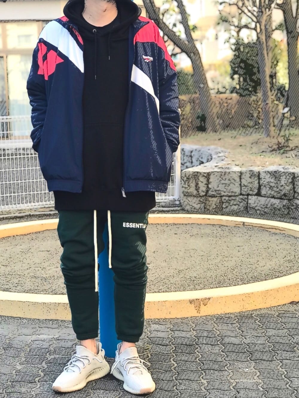 「オーバーサイズ、ビッグシルエット、yeezy、yeezyboost、スウェットパンツ、fear of god、fog、トラックジャケット、ストリート、streetfashion」｜「Reebokのメンズ リーボック ベクター トラックトップ LF VECTOR TRACKTOP BK5092/BK5094/BK5095（ブルゾン、ブルー系）」を使った、かずと®️さん（メンズ・173cm）の冬コーディネートの1枚目の写真