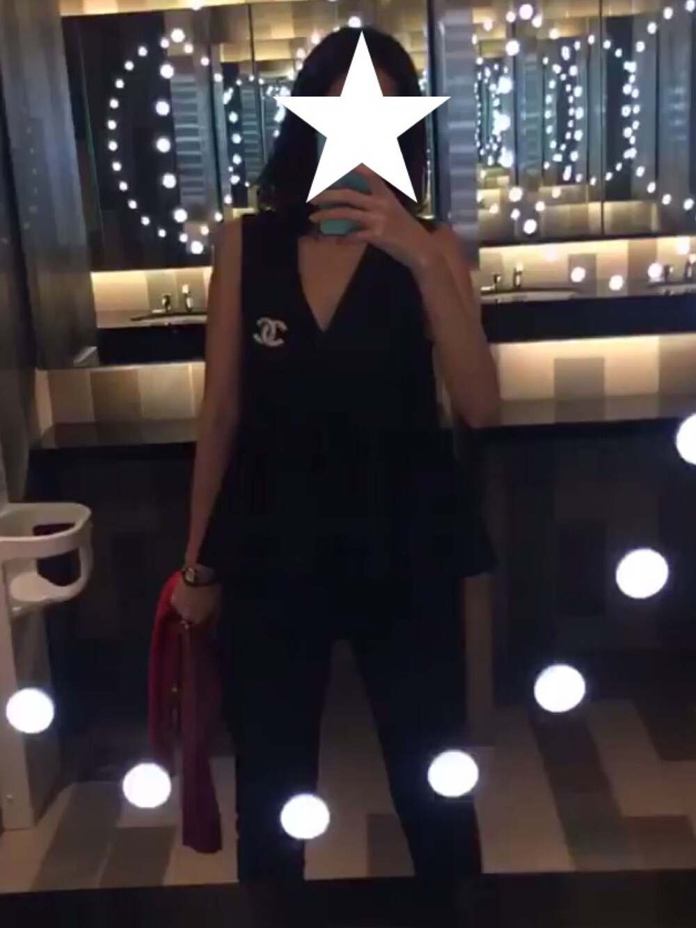 「Christian Louboutin、chanel、シンプル、ブラックコーデ、結婚式、wedding、GUCCI、パンツスタイル、titivate、birthdaybash」｜「CHANELのアイテム（ブローチ/コサージュ、ゴールド系）」を使った、I am Yさん（レディース・168cm）の夏コーディネートの1枚目の写真