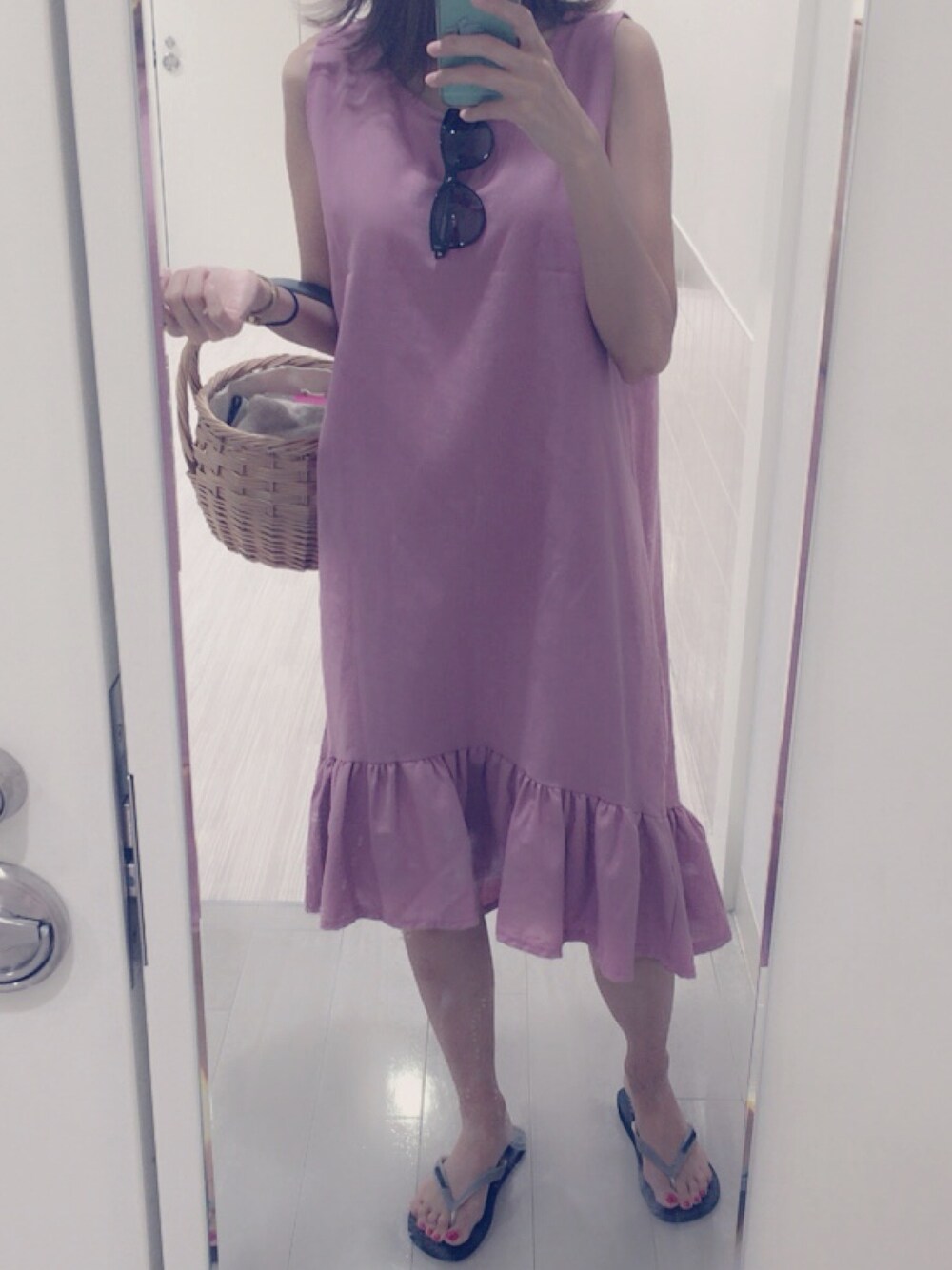 「MARC BY MARC JACOBS、ラクチンコーデ、カジュアル、ワンピース、パープル、かごバッグ、komono」｜「Marc by Marc Jacobsのアイテム（サングラス、ブラック系）」を使った、I am Yさん（レディース・168cm）の夏コーディネートの1枚目の写真