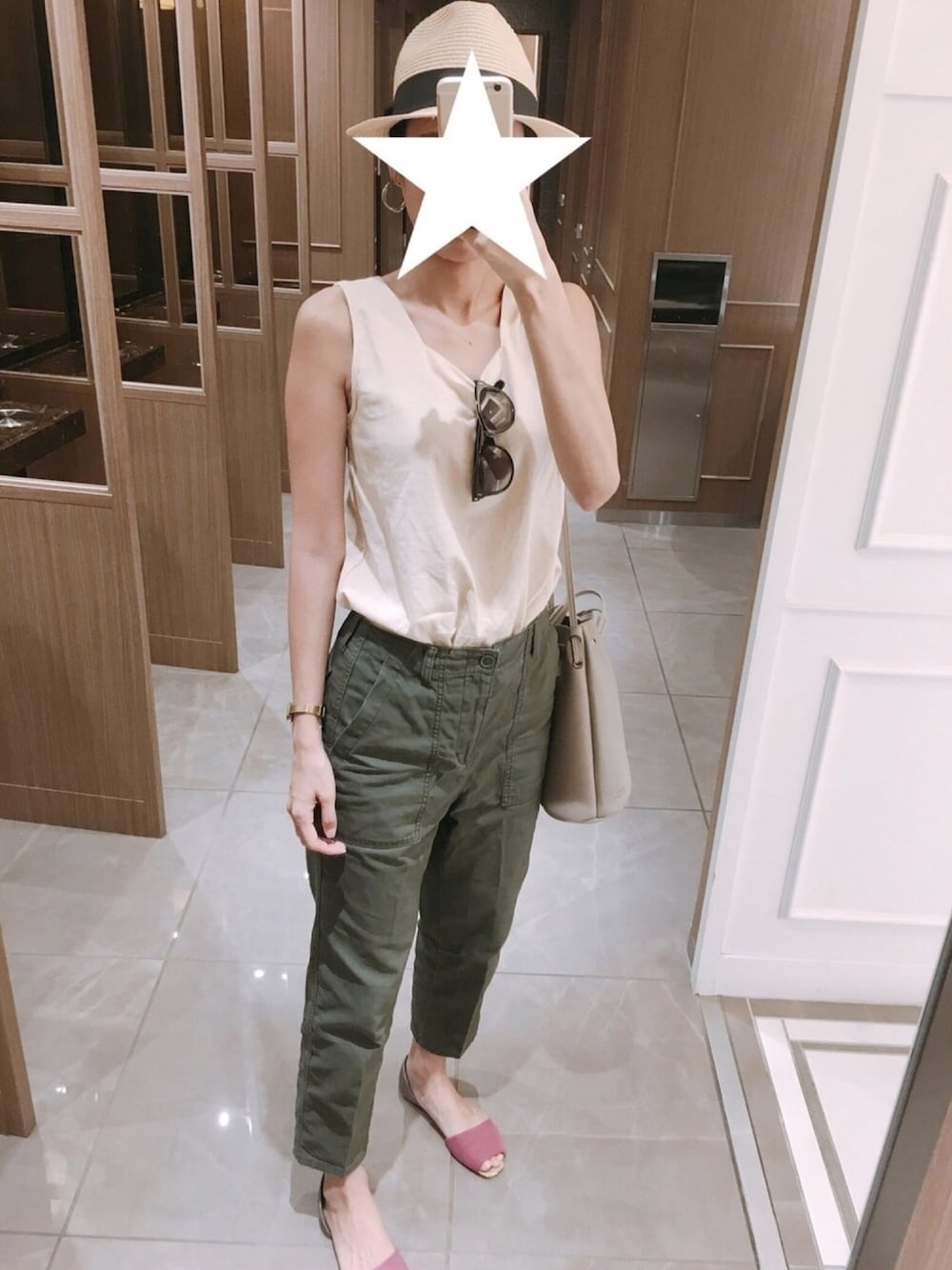 「プチプラ、アースカラー、GU、ベイカーパンツ、komono、jornalstandardrelume、MARC BY MARC JACOBS、リネン、スクエアネック(ネック)」｜「no brand (ベージュ着用)のアイテム（トップス、ベージュ系）」を使った、I am Yさん（レディース・168cm）の夏コーディネートの1枚目の写真