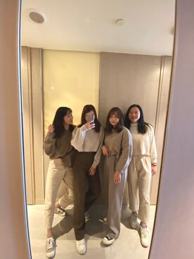 「H&M（エイチ・アンド・エム）のアイテム（パンツ、ホワイト系）」を使った、zhu_さん（レディース・162cm）の冬コーディネート