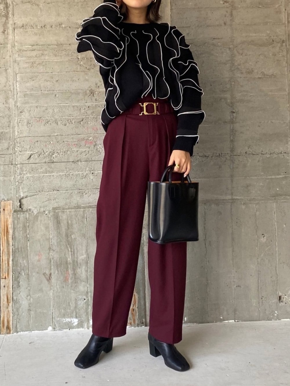 ニット/セーターを使った「ボルドーパンツ」の人気ファッション
